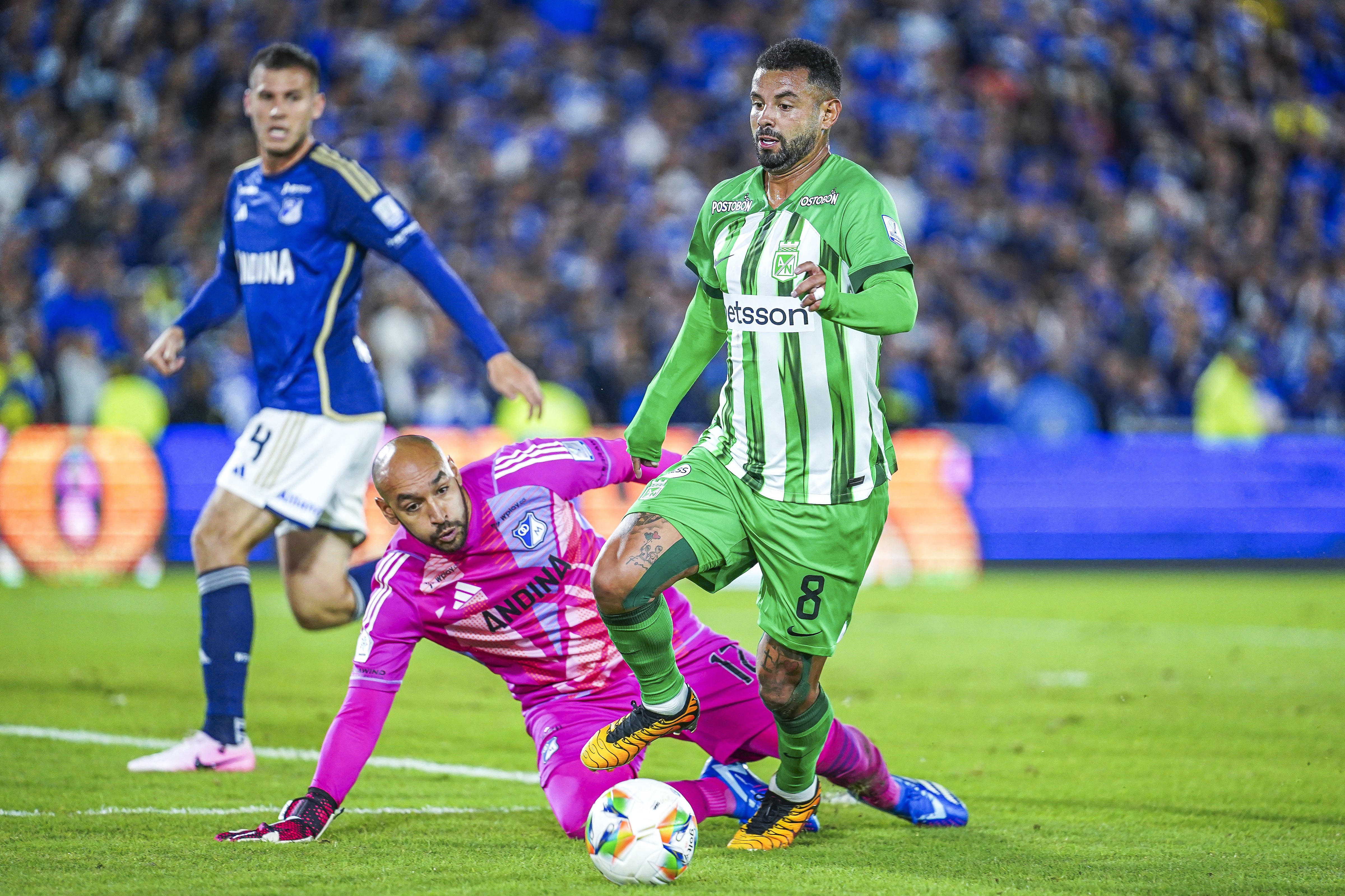 Diego Novoa y Edwin Cardona, protagonistas del clásico Millonarios vs. Nacional - VizzorImage
