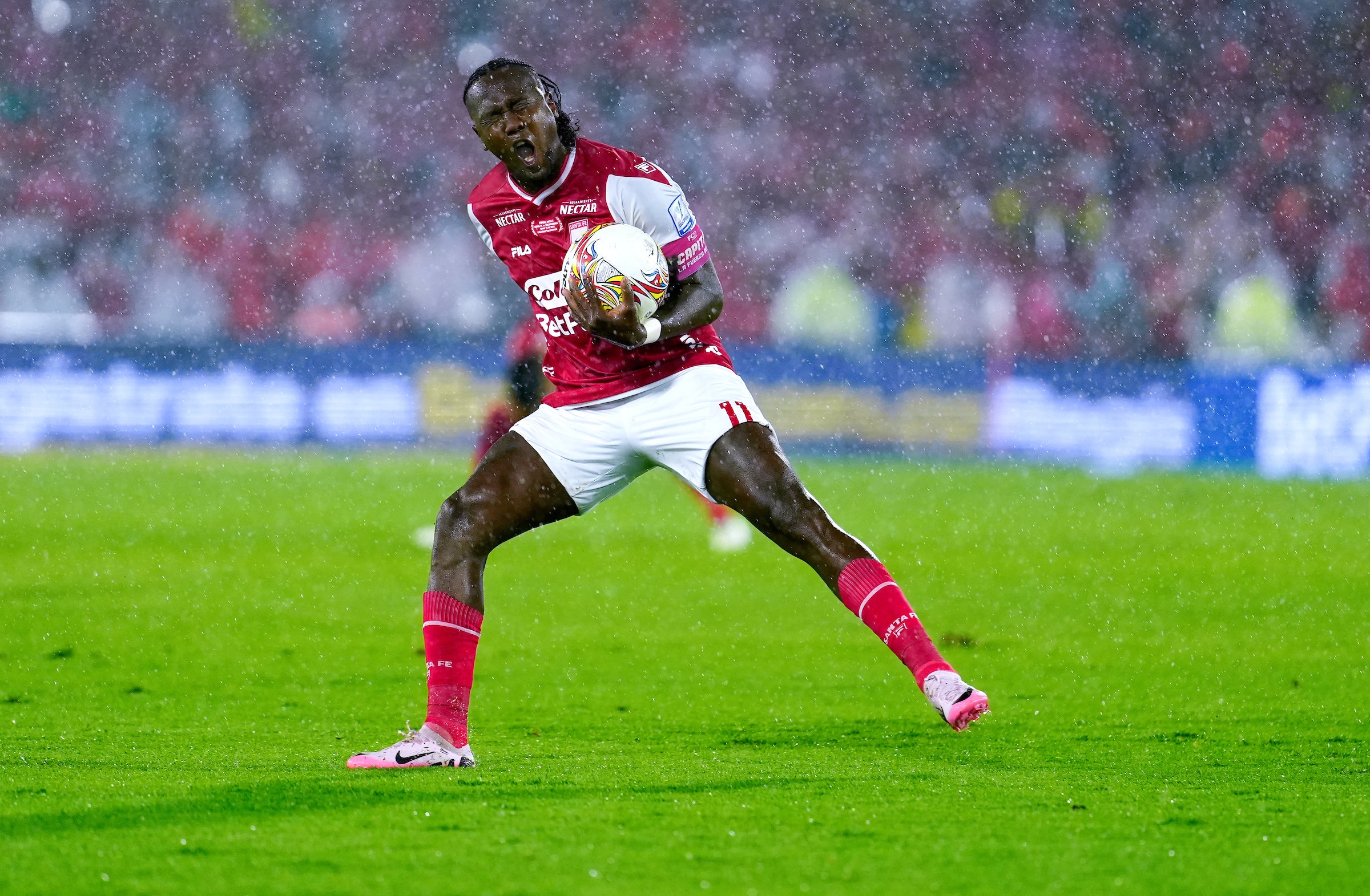 Hugo Rodallega celebrando un gol 