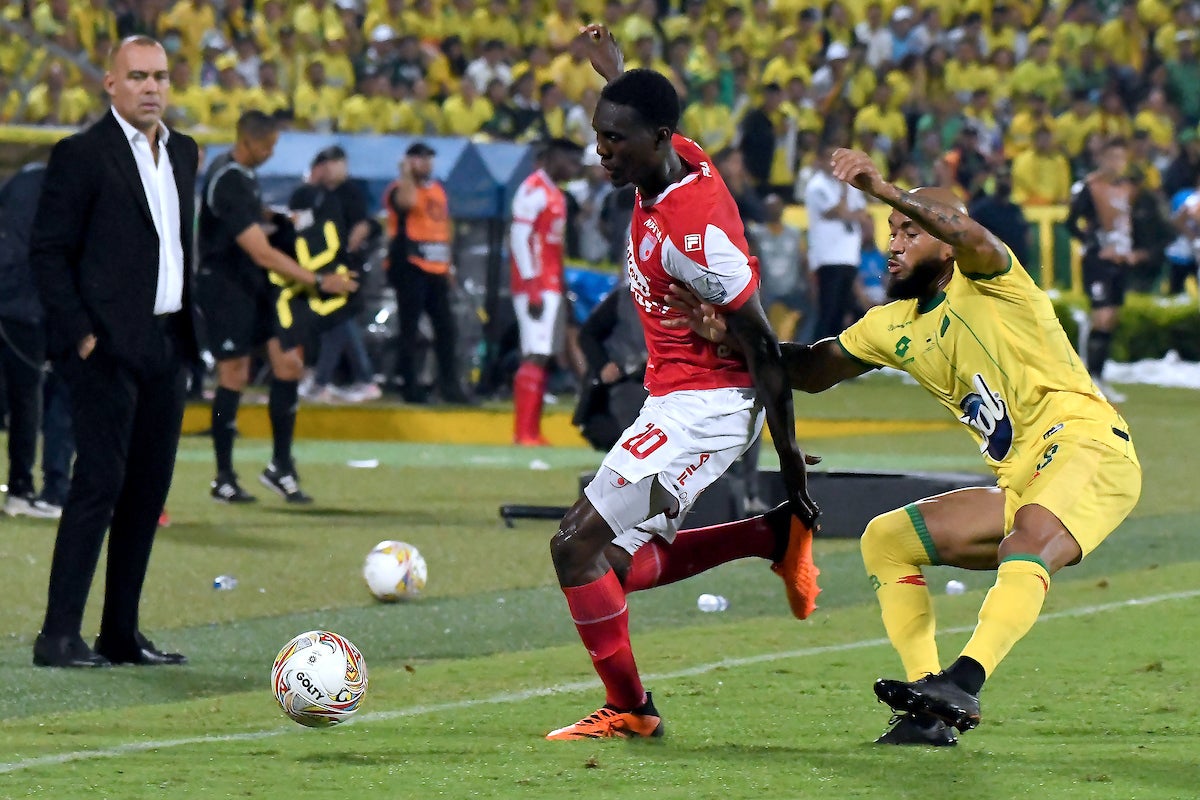 Atlético Bucaramanga disputa su segunda final en el FPC ante Santa Fe, tras salir subcampeón en la edición de 1997 - VizzorImage