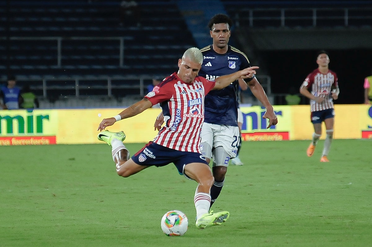 Steven Rodríguez le obsequió su camiseta a Falcao García, tras el Junior 0-0 Millonarios - VizzorImage