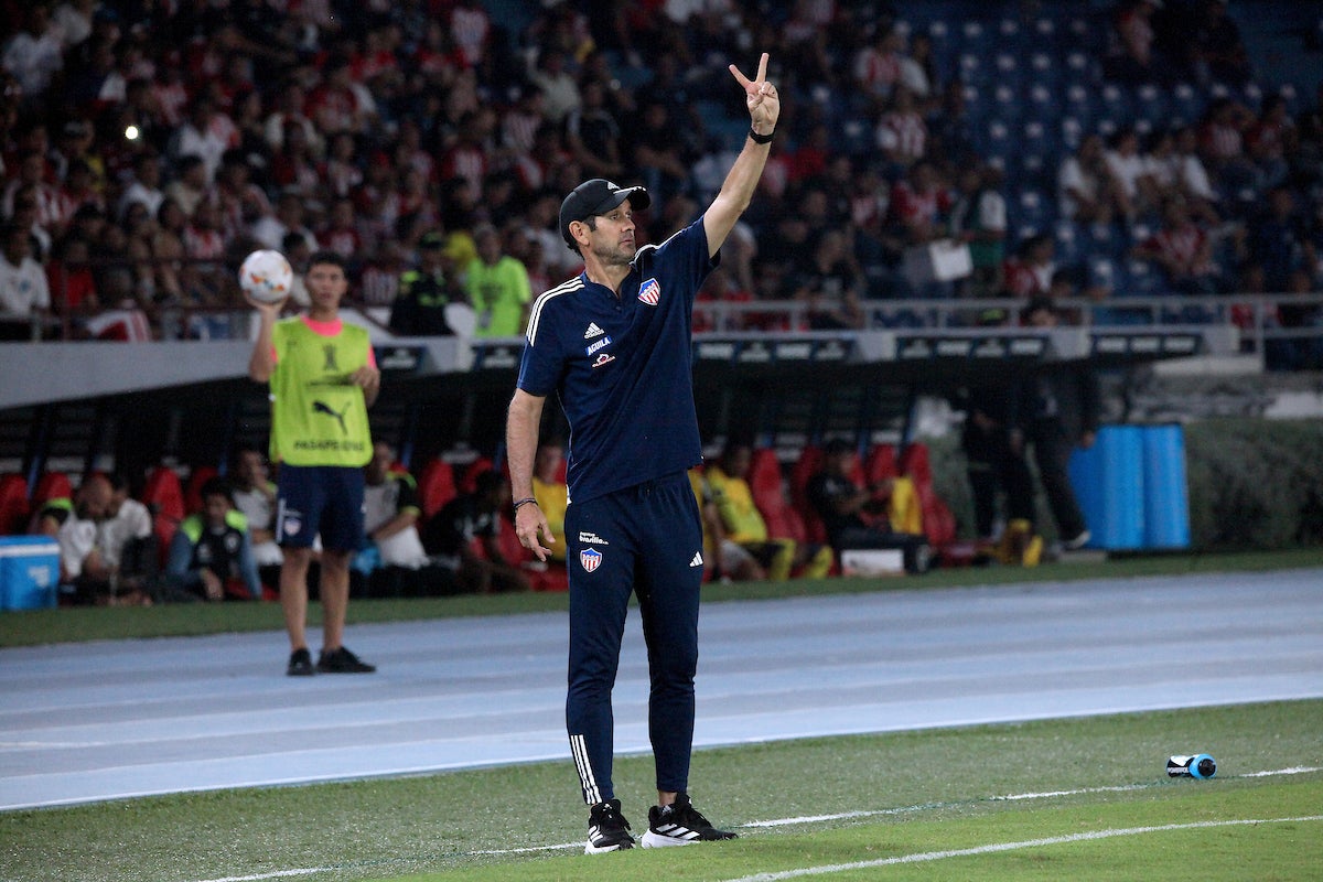 Arturo Reyes es el entrenador de Junior de Barranquilla, vigente campeón del FPC - VizzorImage