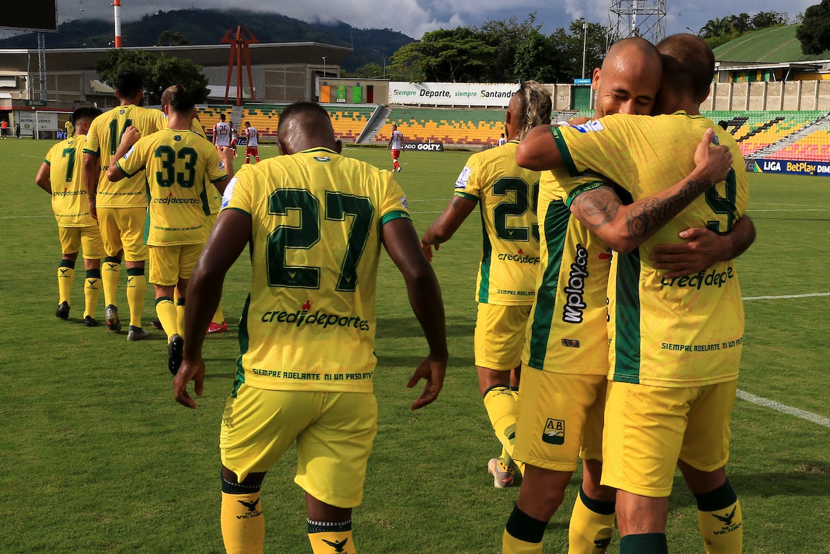 El resultado con más goles entre Bucaramanga y Santa Fe recientemente fue un 4-3 a favor del 'leopardo' - VizzorImage