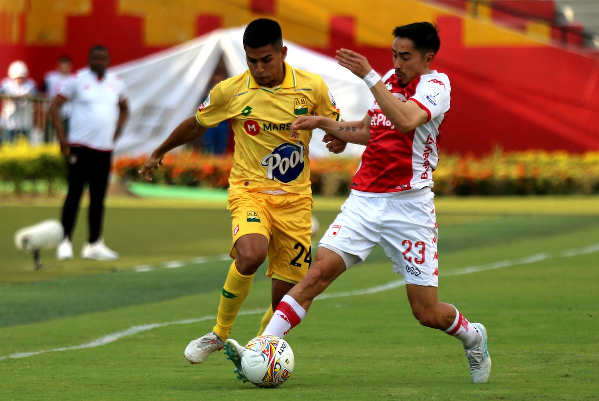 Fabián Sambueza, hoy en Bucaramanga, jugaba en Santa Fe en la última visita del 'león' al estadio Alfonso López - VizzorImage