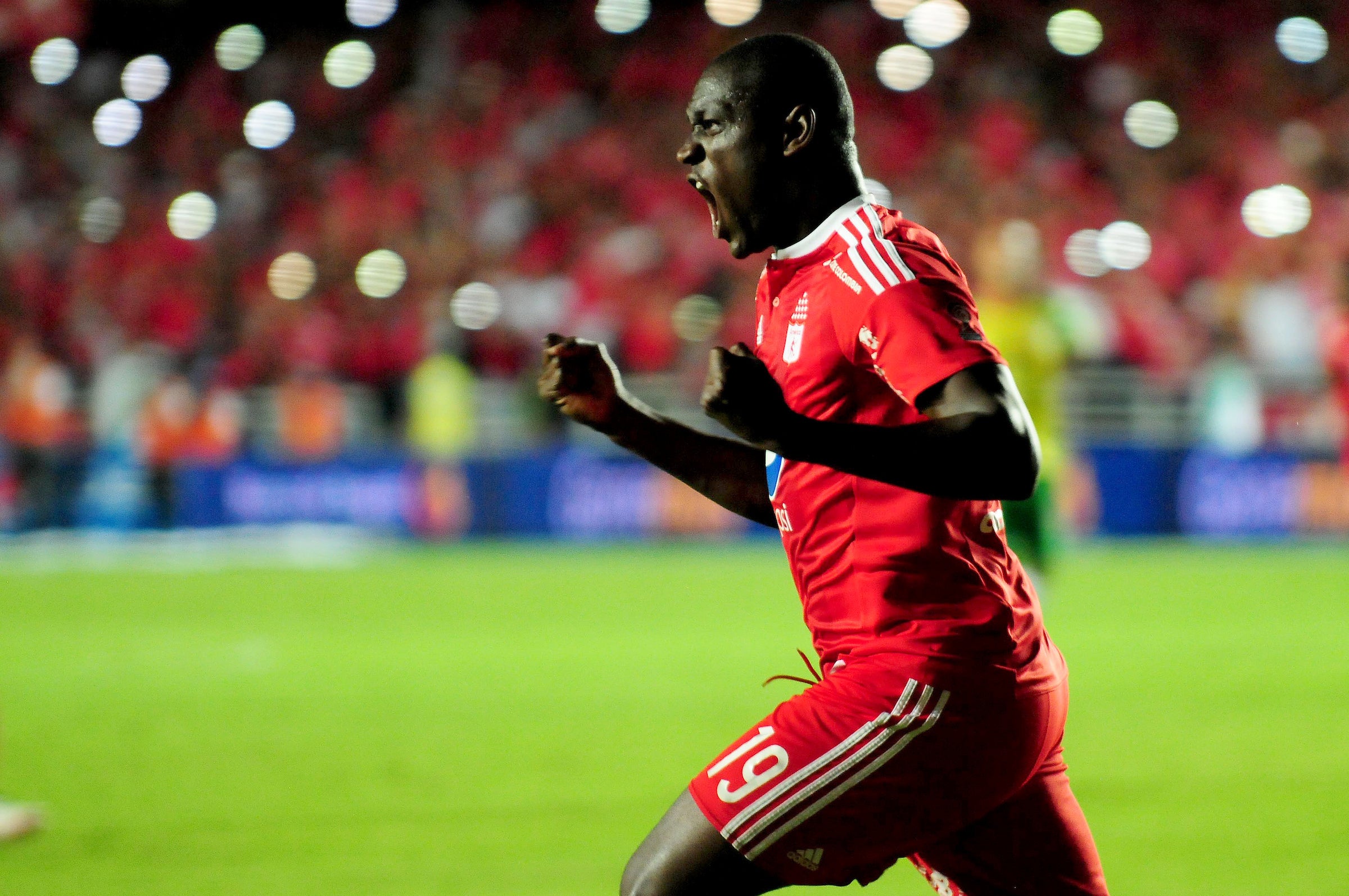 América venció 3-0 a Cali en abril de 2017: goles de Lucumí, Martínez Borja y Ángulo - VizzorImage