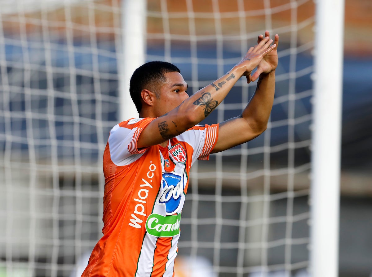 Juan Villa abrió el marcador del valioso triunfo de Envigado sobre Águilas Doradas - VizzorImage