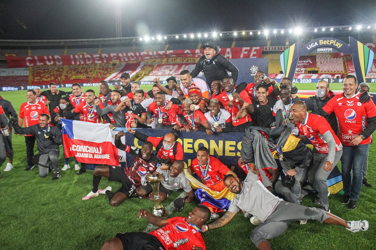 Santa Fe perdió el trofeo de Liga 2020 ante América en Bogotá - VizzorImage
