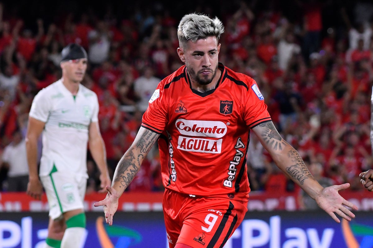 Rodrigo Holgado celebra en el triunfo de América 4-1 ante Nacional - VizzorImage