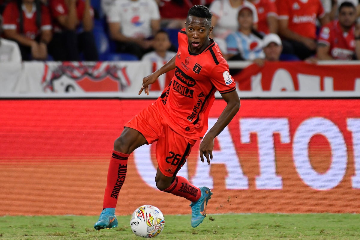 Esneyder Mena, lateral de América de Cali, suma 224 partidos como profesional - VizzorImage
