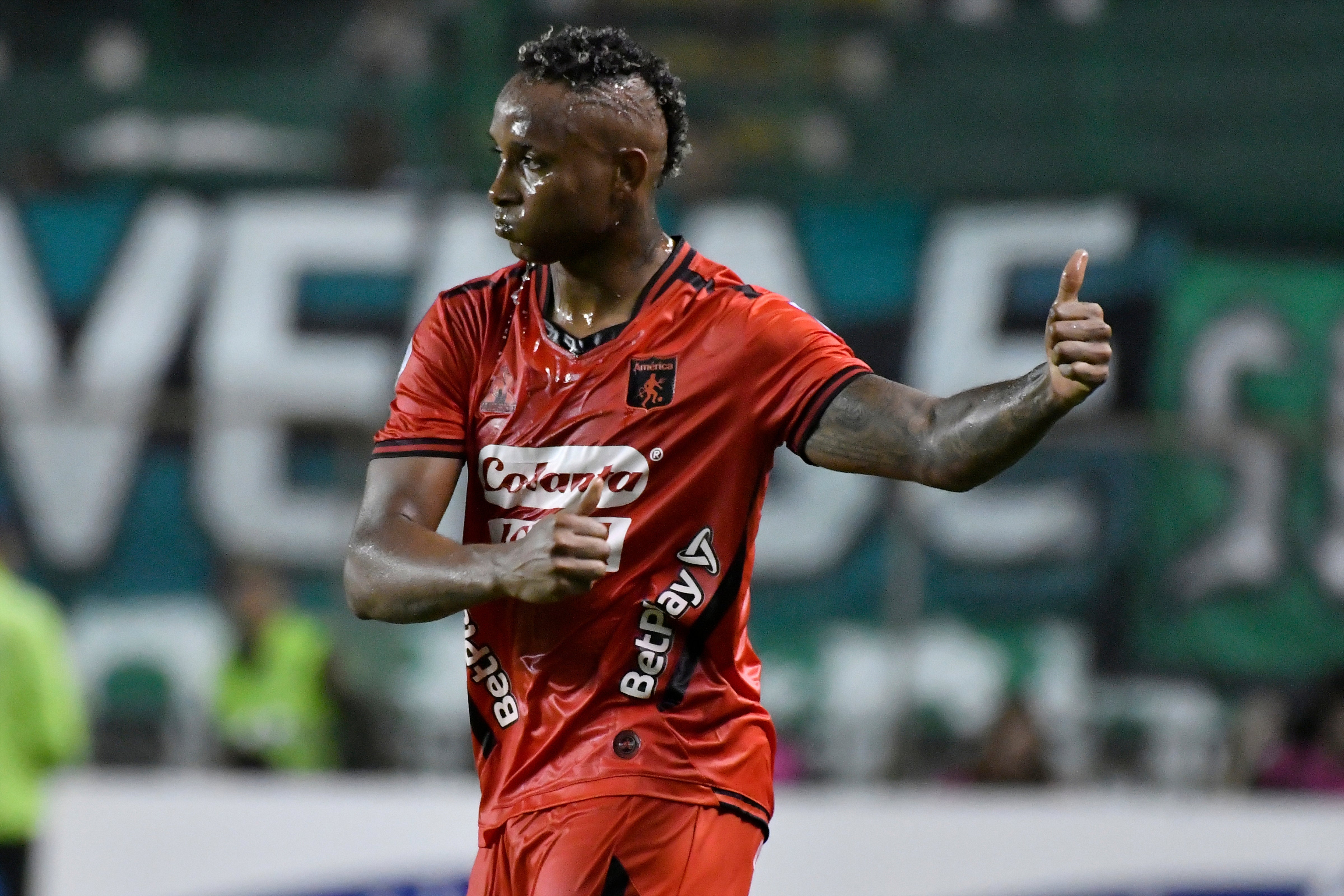 Nilson Castrill&oacute;n podr&iacute;a ser titular en Am&eacute;rica para enfrentar al 'tibur&oacute;n', su exequipo - VizzorImage