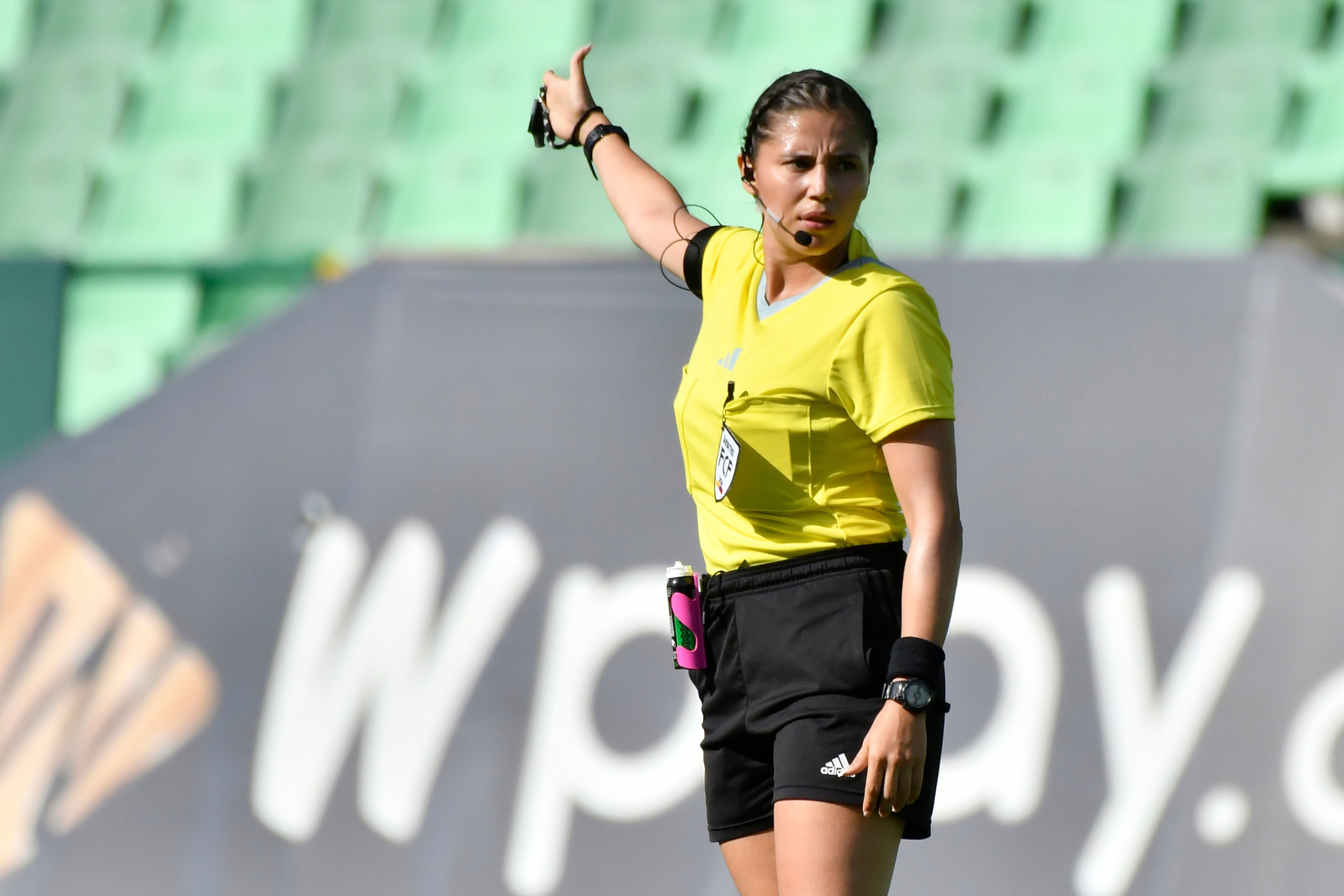 Mariana Quintero dirigirá el juego de ida de la final de la Liga Femenina 2024 - VizzorImage