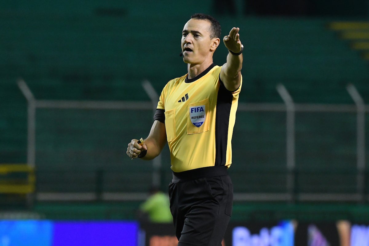 Wilmar Roldán dirigirá su cuarto partido de la B en los últimos tres años - VizzorImage