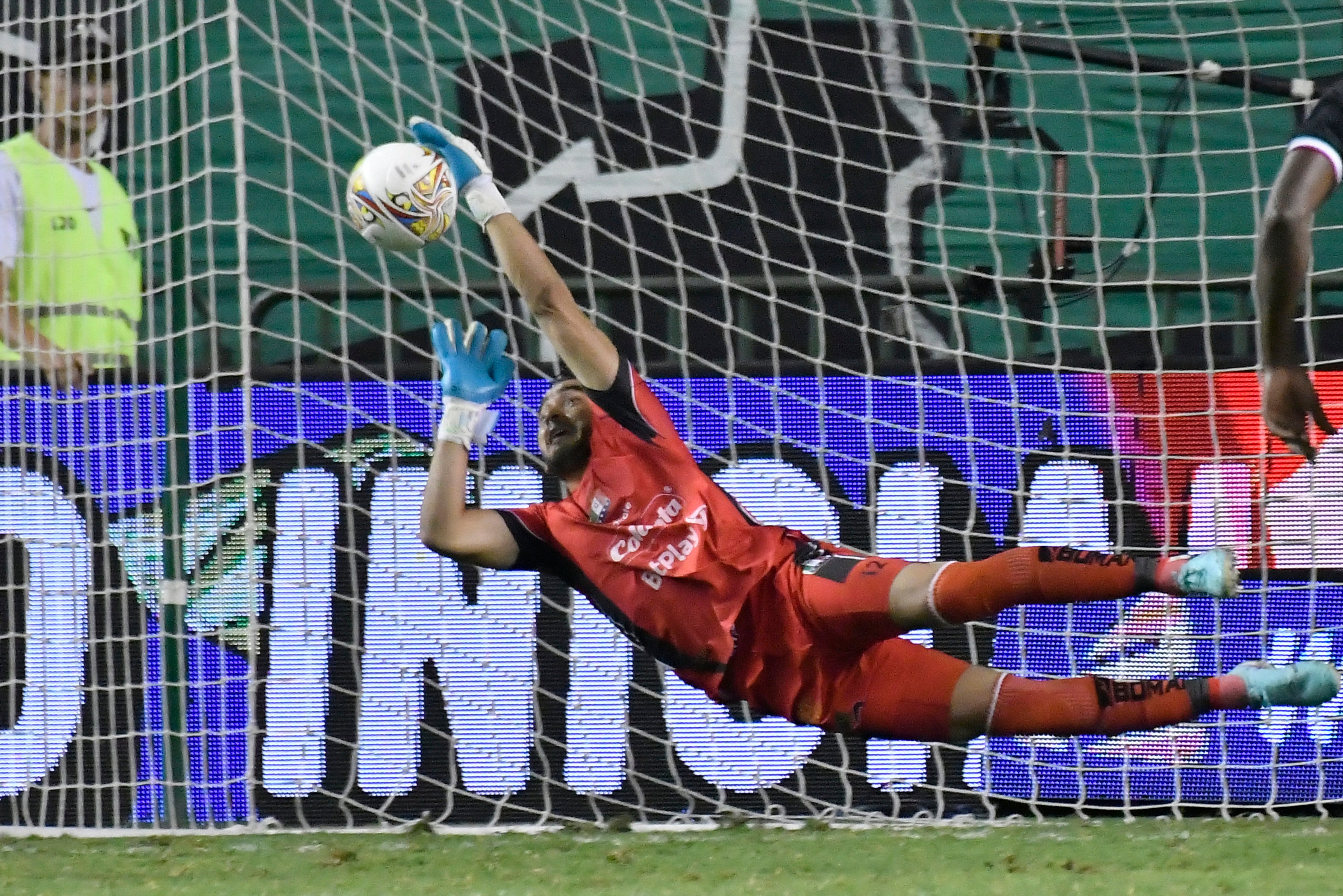 En el FPC, James Aguirre lidera el ránking de atajadas con 51 salvadas - VizzorImage