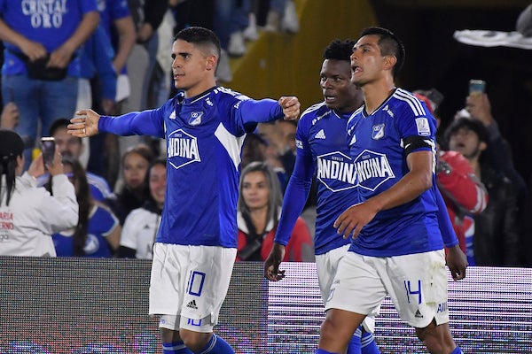 Daniel Cataño, David Mackalister Silva y Yuber Quiñónes celebran el trinfo de Millonarios ante América - VizzorImage