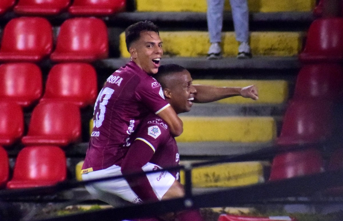 Tolima sumó un triunfo ante Junior y es el nuevo líder del grupo B - VizzorImage