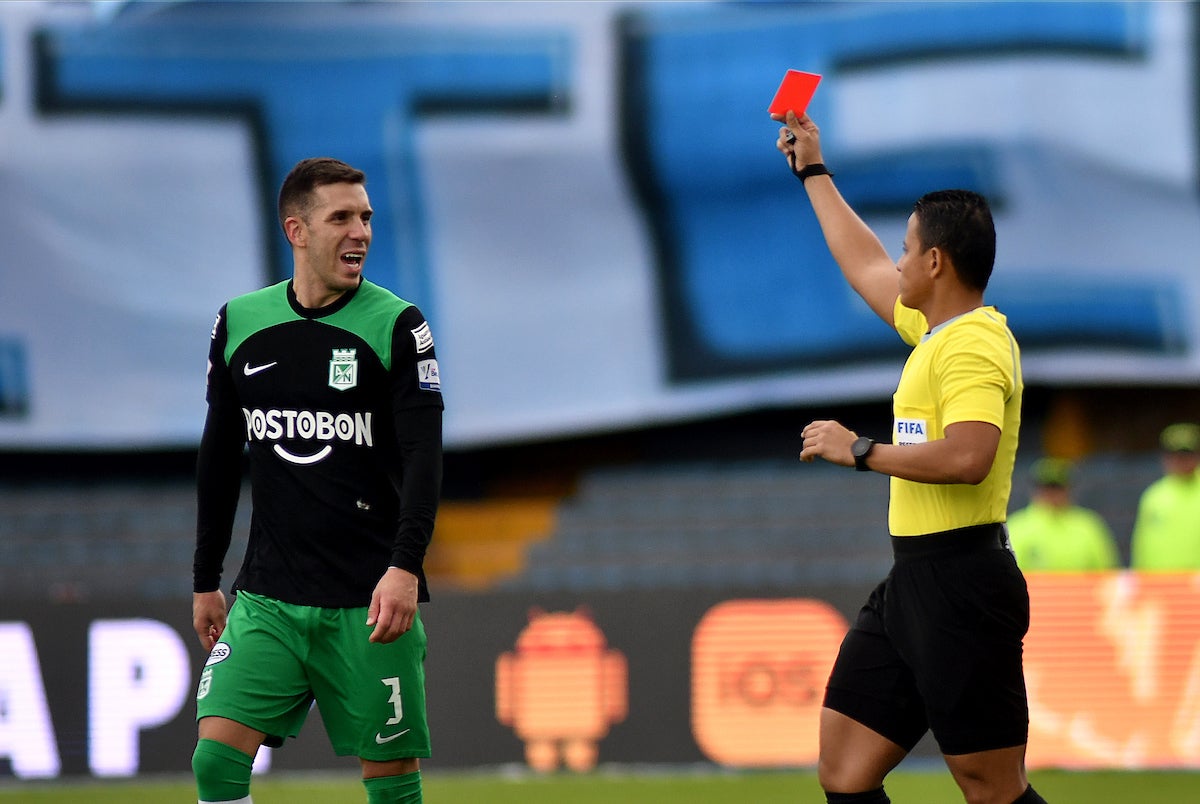 Bismarks Santiago dirigió tres partidos de Nacional en 2024 y en ninguno perdió el 'verdolaga' - VizzorImage