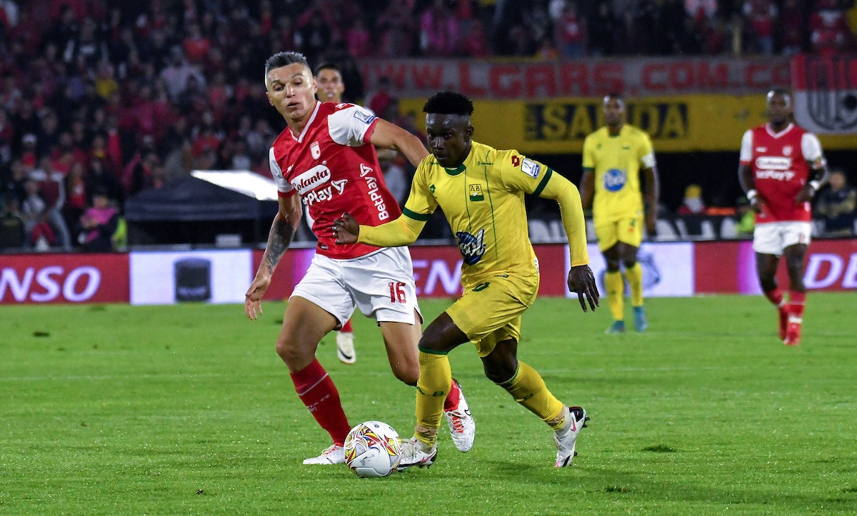 Bucaramanga recibe a Santa Fe en la final ida del Apertura 2024 - VizzorImage