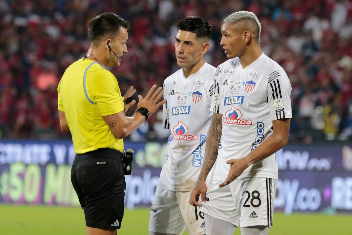 Emmanuel Olivera formó una dupla en la saga central de Junior con Jermein Peña para la conquista de la décima estrella - VizzorImage