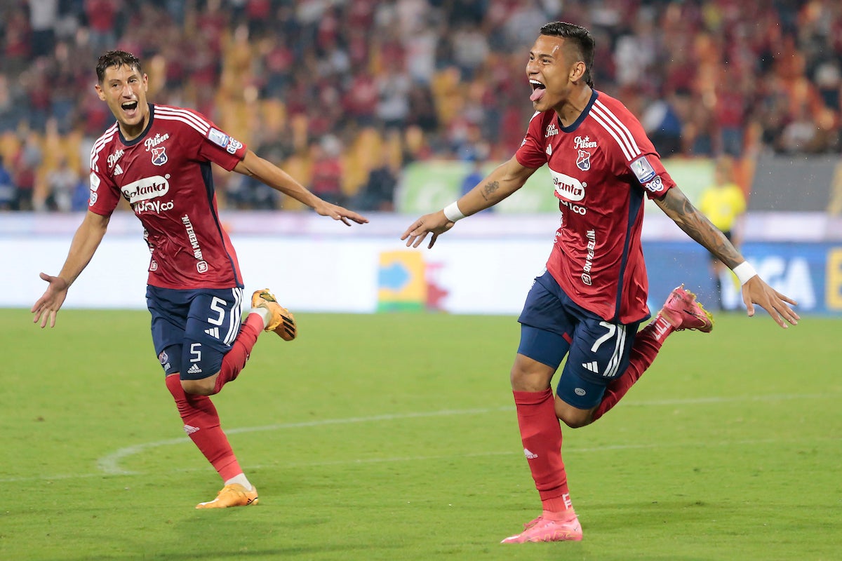 Pablo Lima y Jaime Peralta celebran el gol de Independiente Medellín - VizzorImage