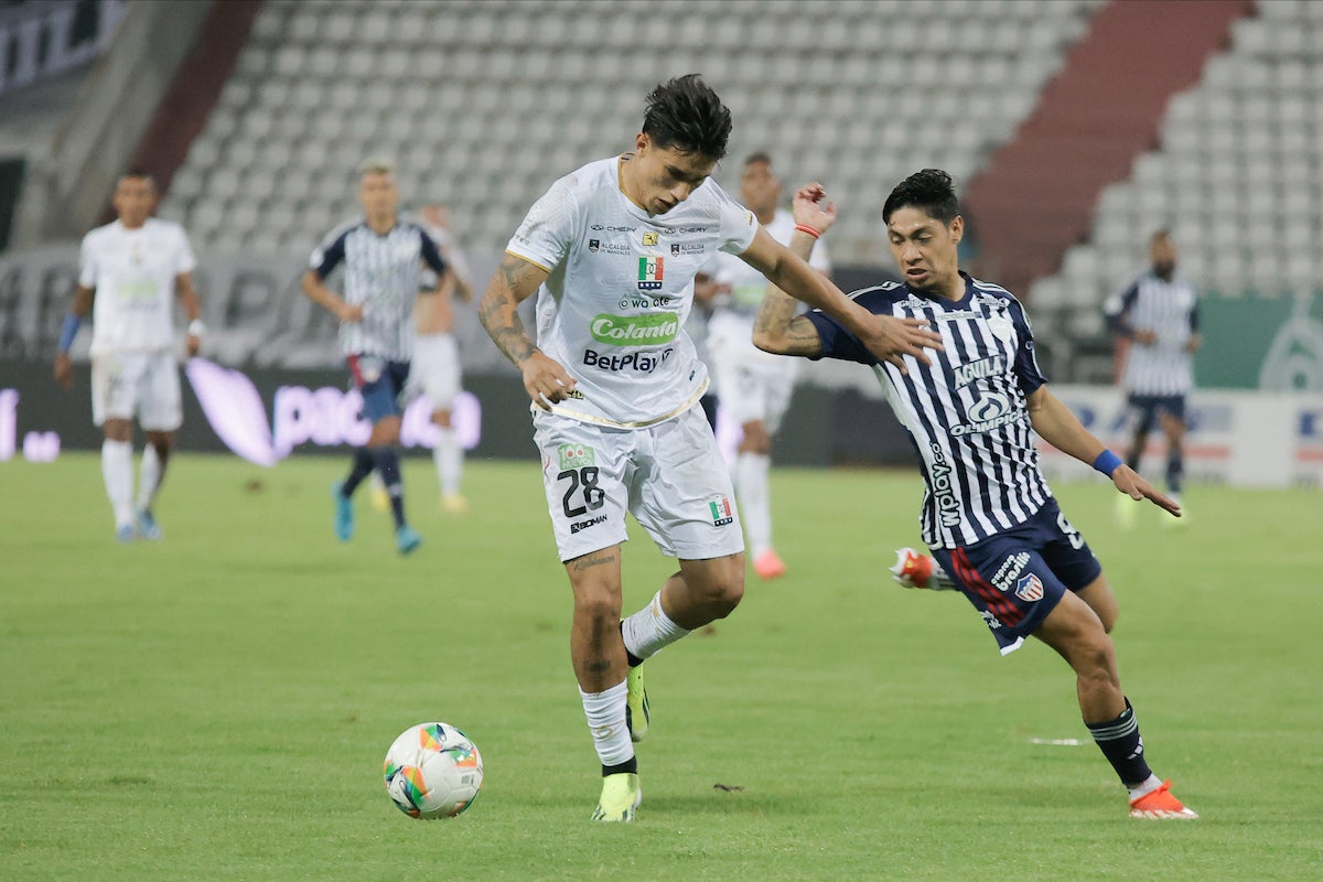 Ni un solo remate a puerta entre Once Caldas y Junior en los primeros 45 minutos - VizzorImage