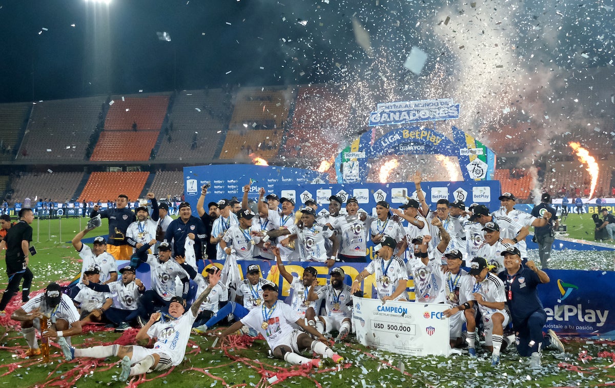 Junior se coronó campeón de su décima estrella en el FPC en casa de Medellín - VizzorImage