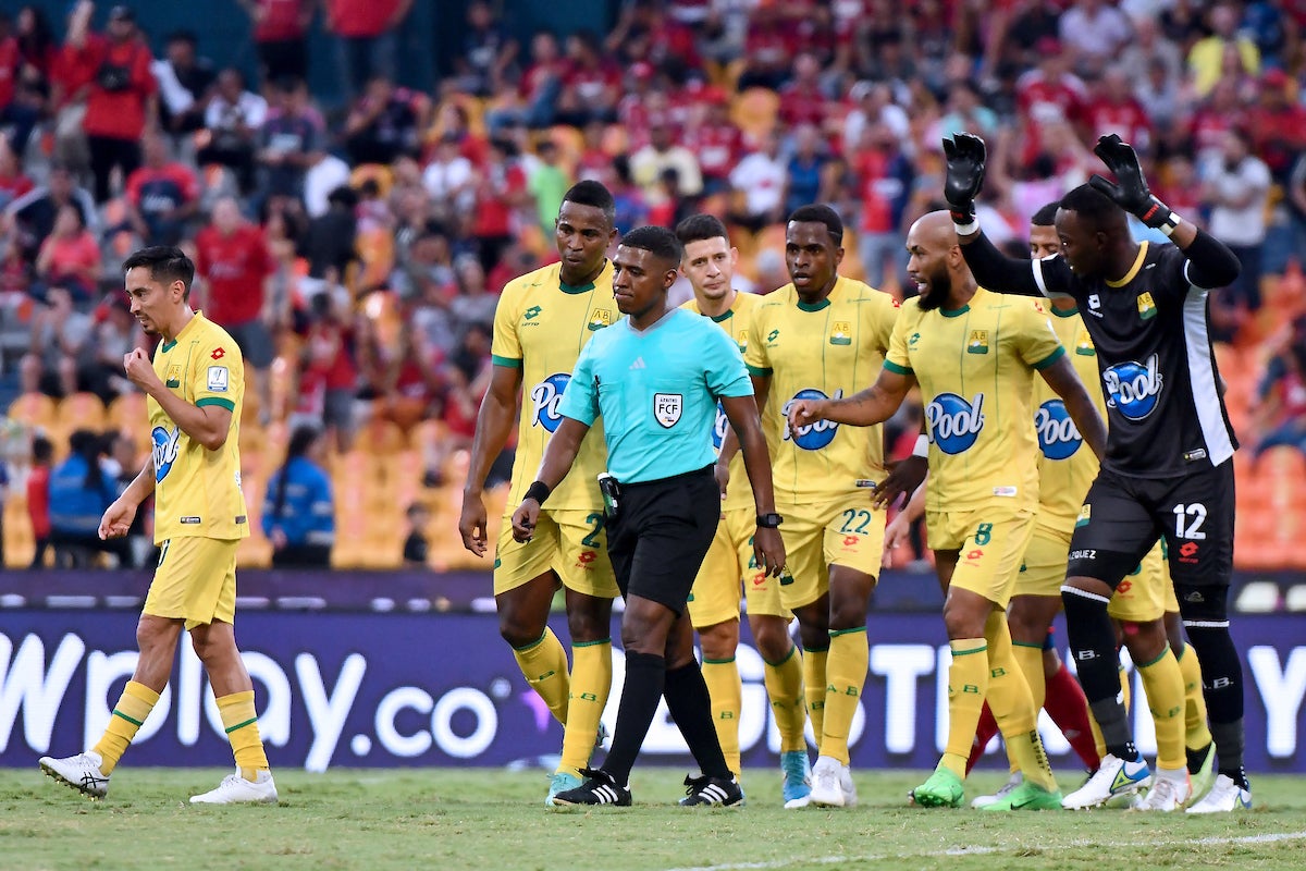 Luis Delgado dirigirá el debut de Bucaramanga, vigente campeón del FPC - VizzorImage