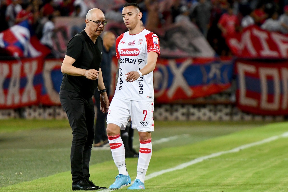 Alfredo Arias fue entrenador de Santa Fe entre mayo y diciembre de 2022 - VizzorImage