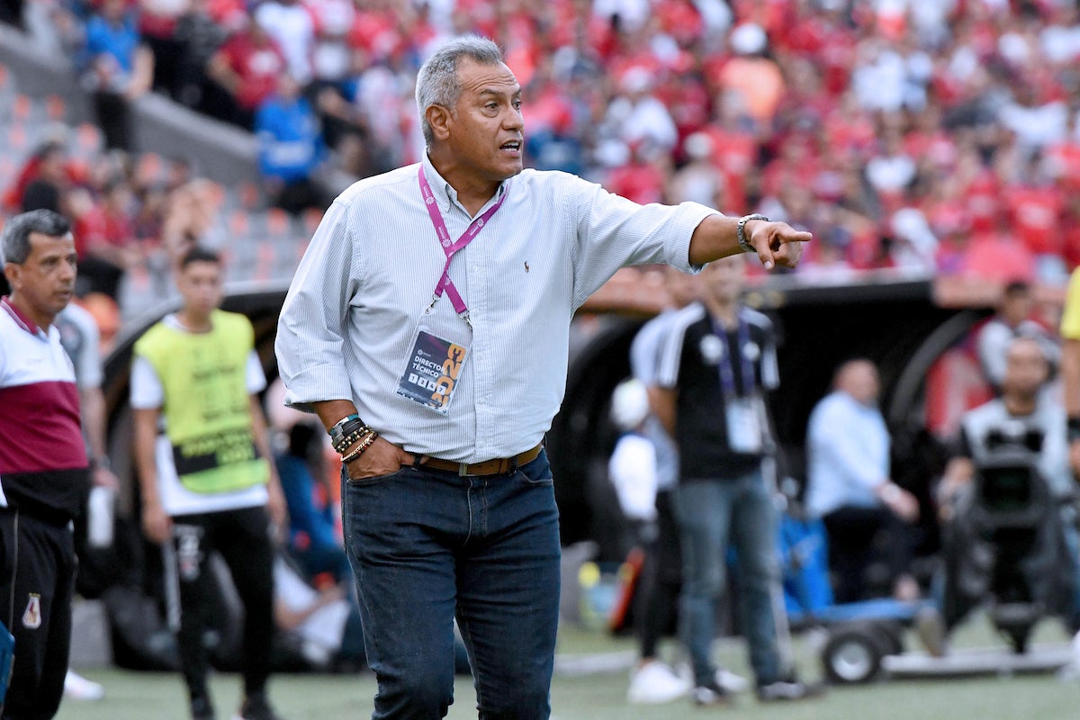 Hernán Torres ha dirigido a 10 clubes de Colombia, Ecuador y Costa Rica - VizzorImage