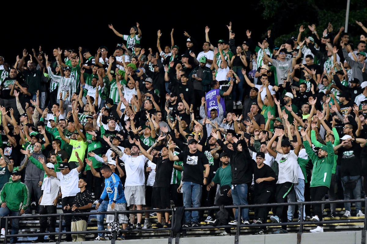 Hinchada de Atlético Nacional en las tribunas del estadio Atanasio Girardot - VizzorImage