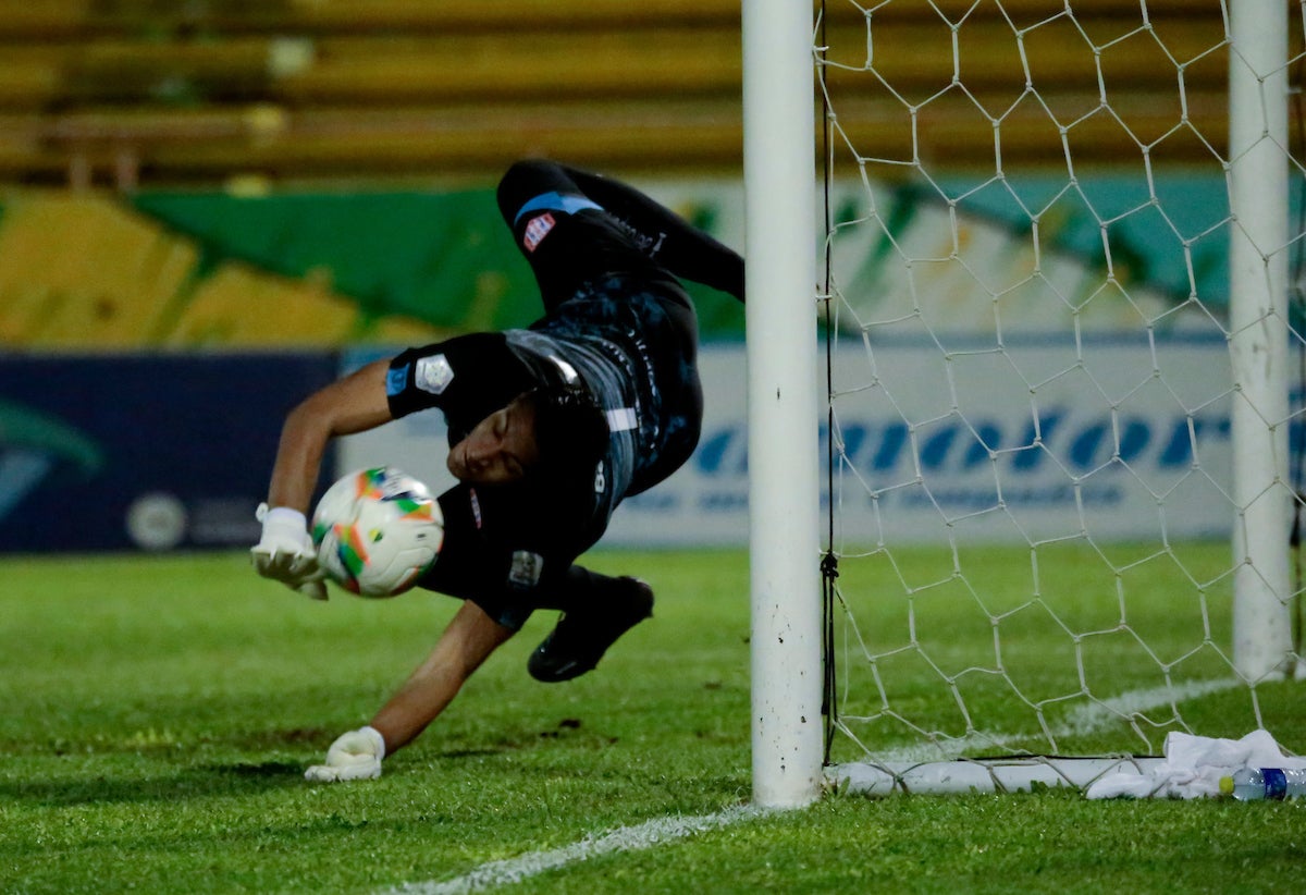 Johan Wallens atajó penalti en el Huila vs. Unión Magdalena - VizzorImage
