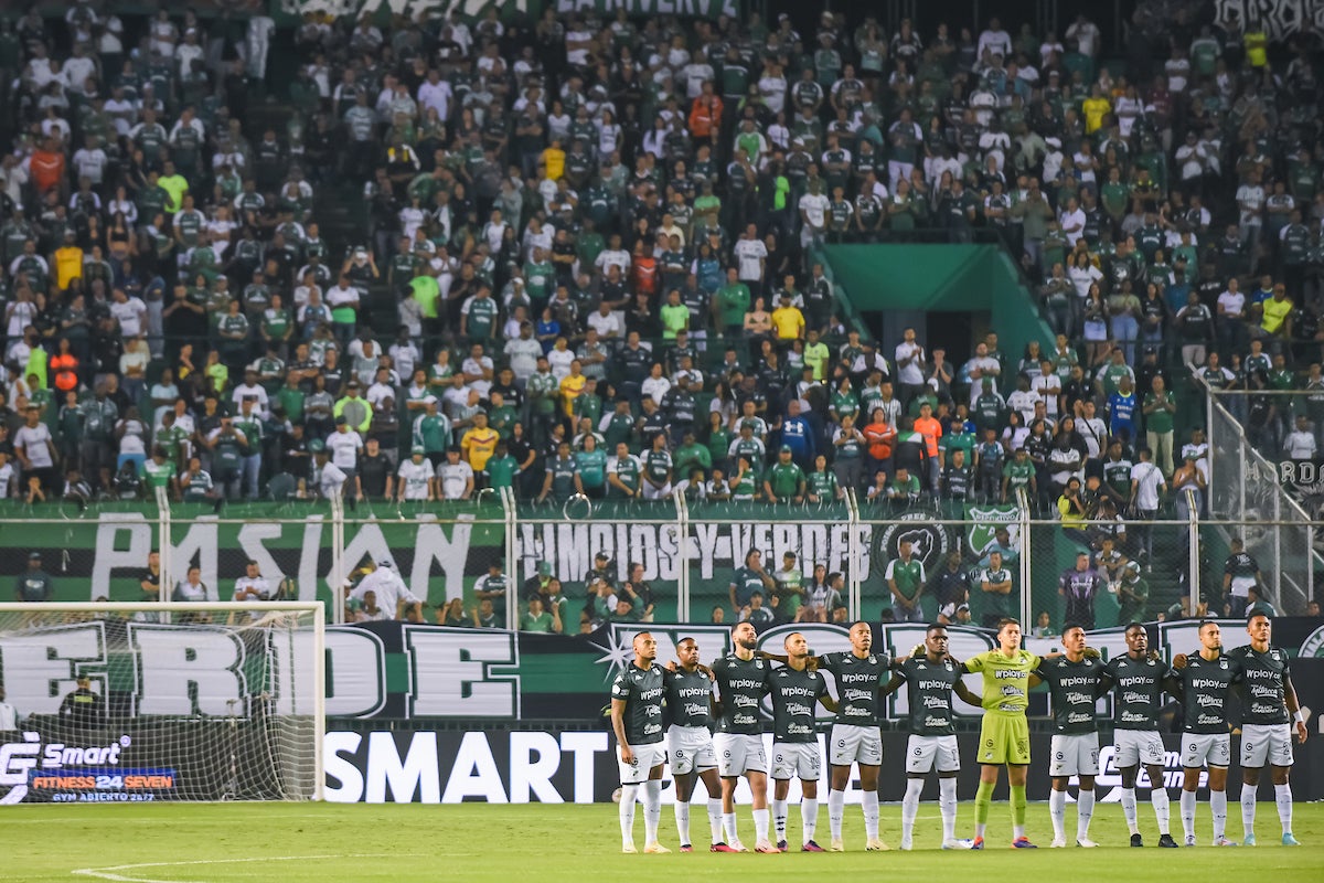 Deportivo Cali fue sancionado por la Dimayor tras los actos cometidos por algunos de sus hinchas en el estadio - VizzorImage