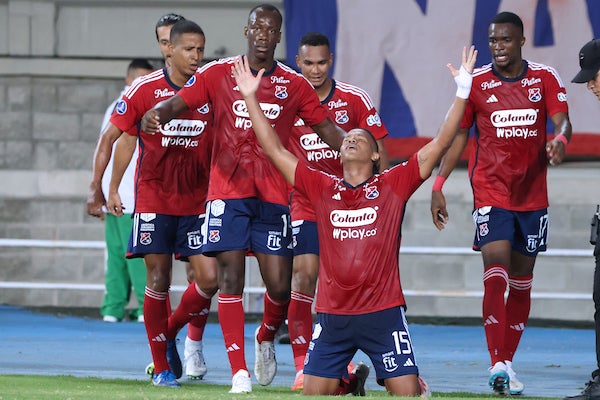 Medellín se enfrentará a Lanús tras ganar 4-0 ante Palestino / vizzorimage