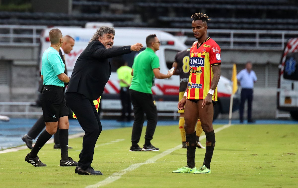 Leonel Álvarez confirmó que su delantero Faber Gil no jugará con Pereira, al menos durante las próximas cuatro semanas - VizzorImage