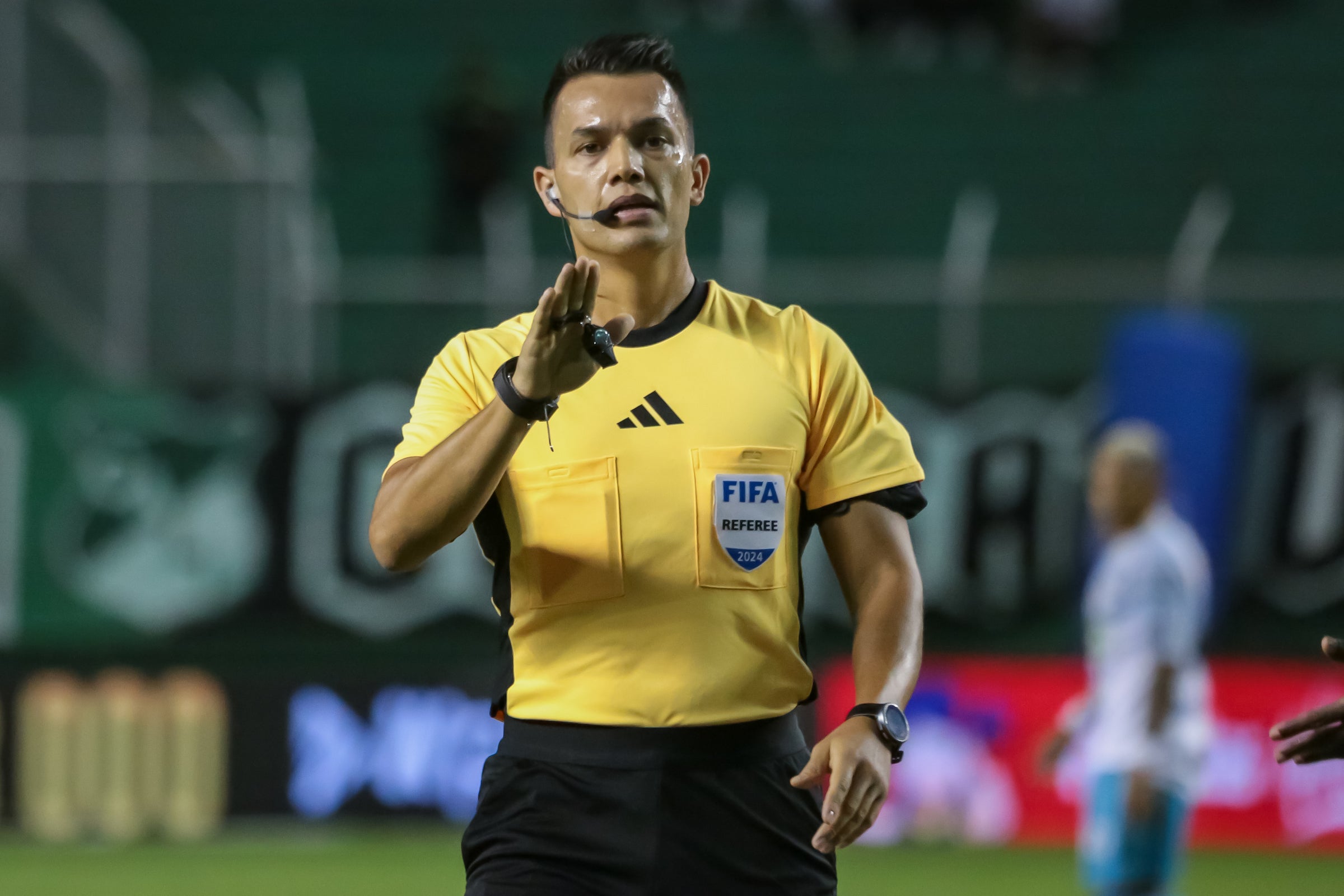 Nicolás Gallo vuelve a dirigir en la Liga BetPlay 2024-2 y lo hará en La Equidad vs. Pasto - VizzorImage