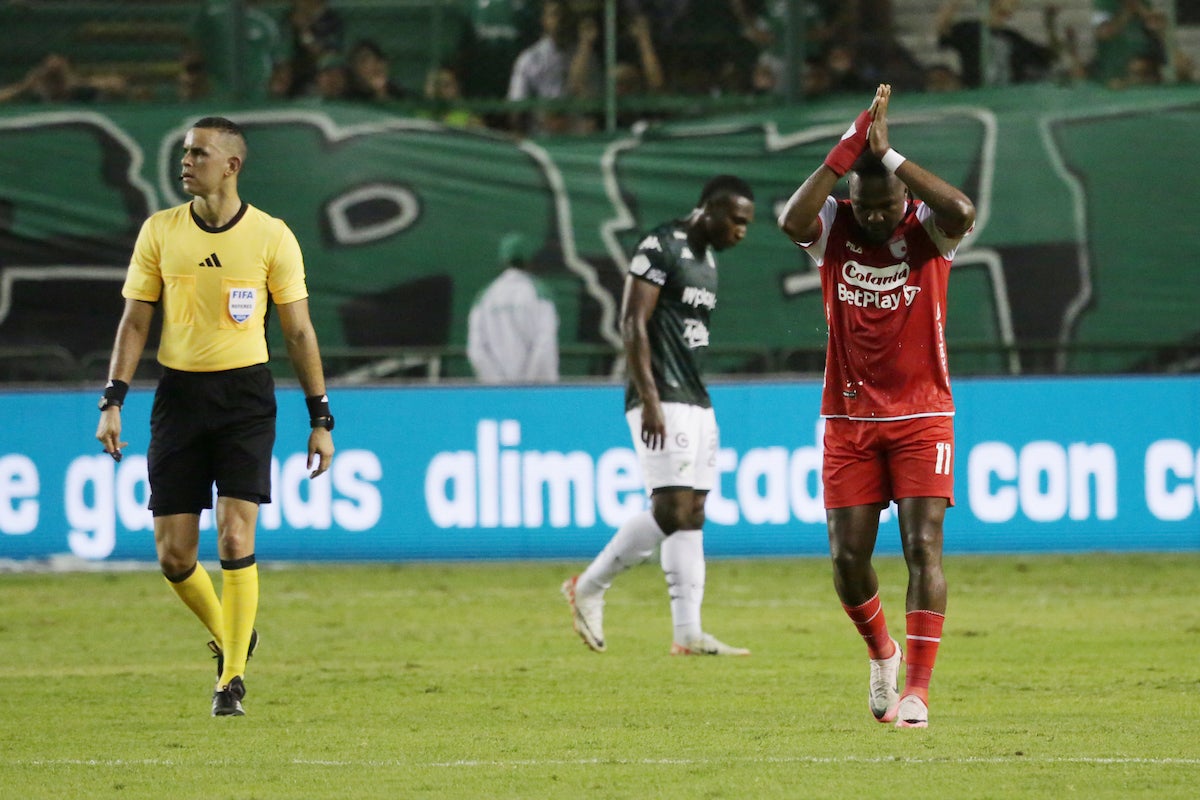 Hugo Rodallega marcó un golazo de media distancia ante Cali - VizzorImage