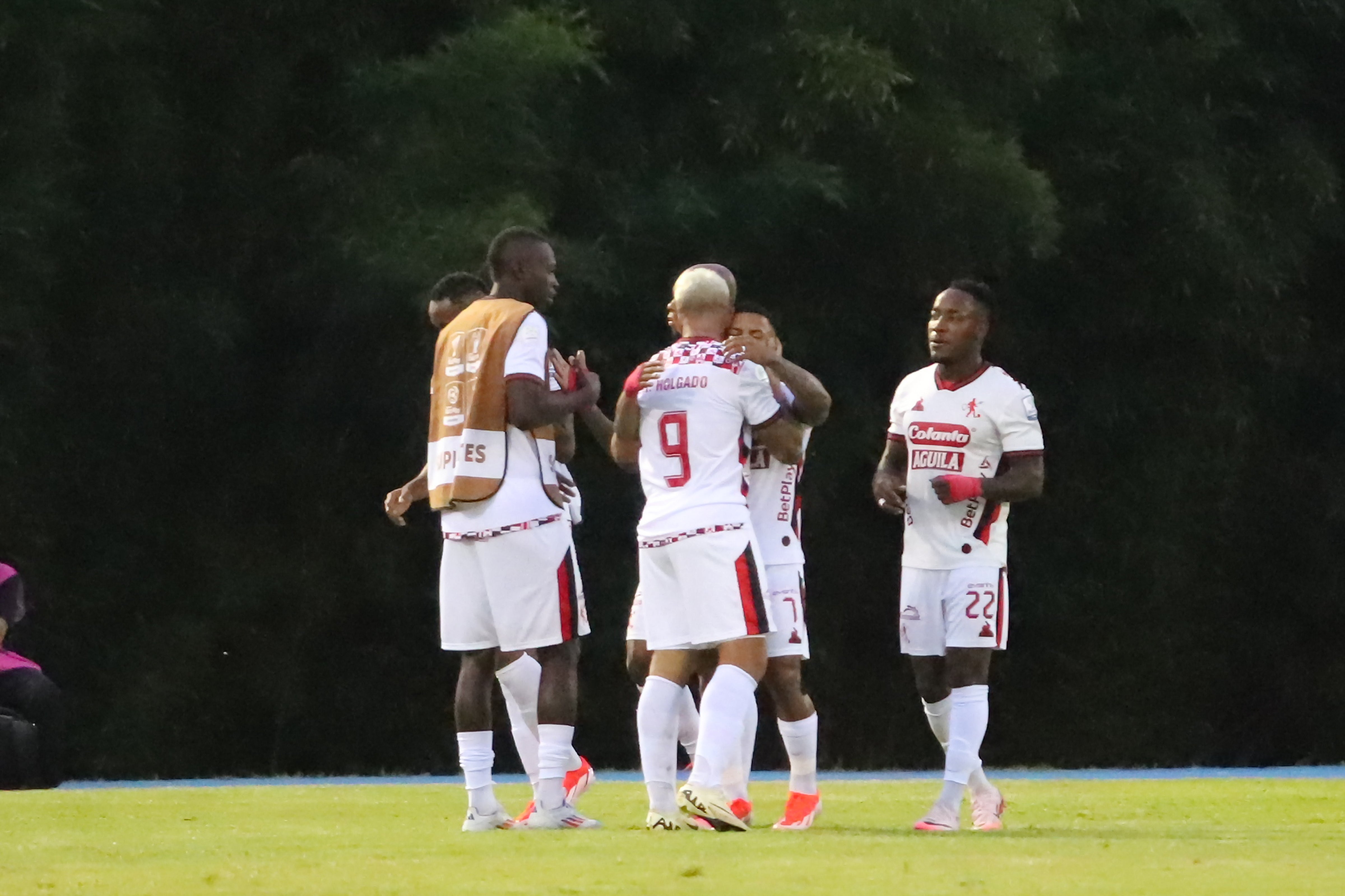 Cristian Barrios asistió en los dos goles de América ante Águilas Doradas - VizzorImage