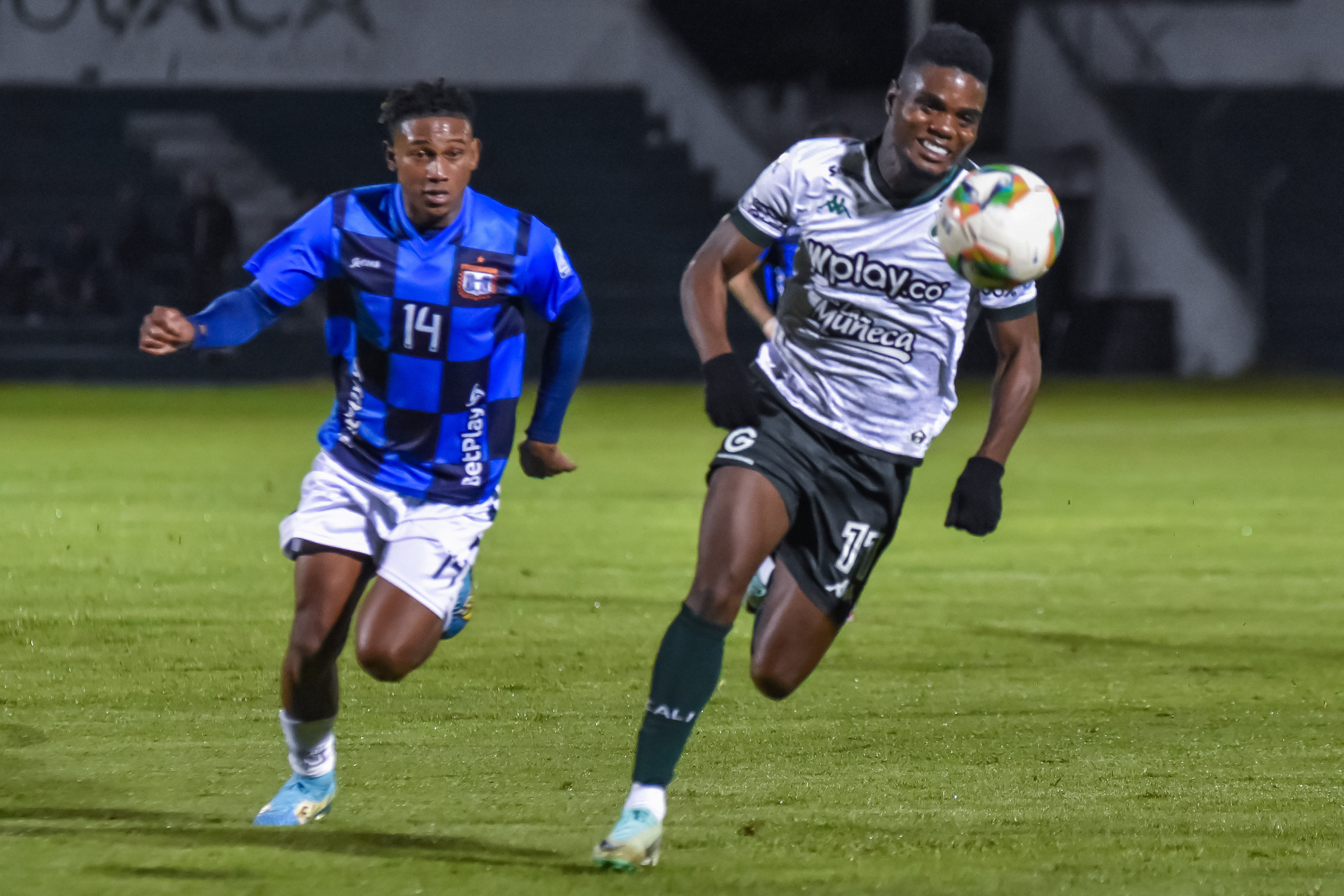 Eduar Banguero hizo parte del triunfo de Boyacá Chicó ante Deportivo Cali - VizzorImage
