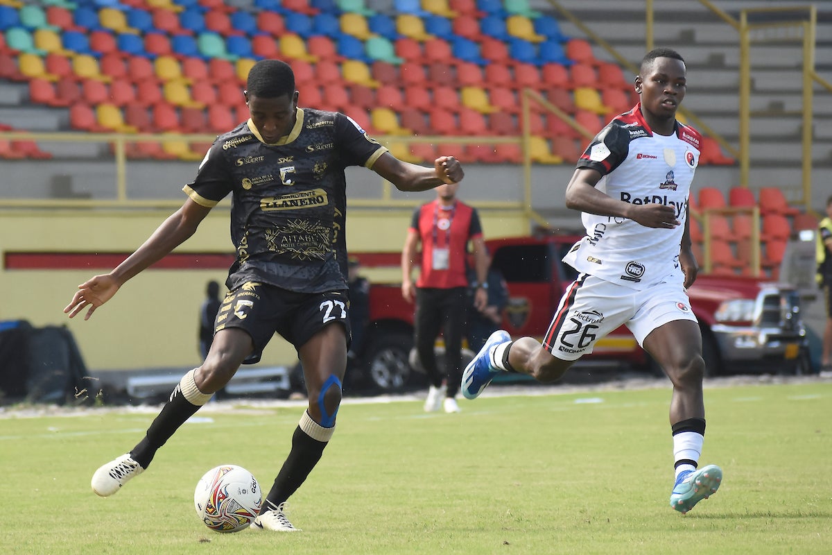 Duvan Mosquera, de Llaneros, sufrió ante Orsomarso su segunda expulsión - VizzorImage