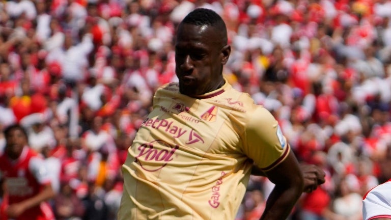 Anderson Ángulo, defensor central de Deportes Tolima: fue titular ante La Equidad - VizzorImage