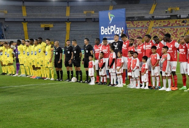 Bucaramanga buscará su primera estrella en la casa de Santa Fe - VizzorImage
