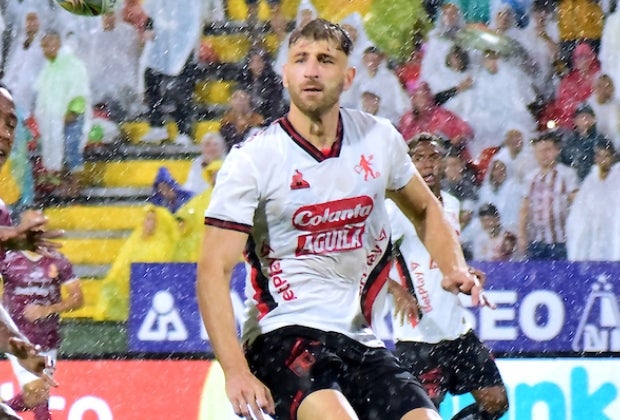 Gastón Sauro suma un partido en 2024 - VizzorImage