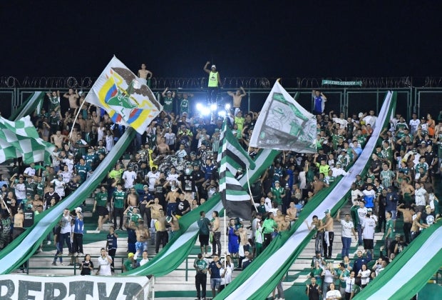 La hinchada de Deportivo Cali disfrutó de la clasificación agónica de Cali por los octavos de final de la Copa BetPlay 2024 - VizzorImage