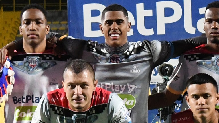 Juan Diego Castillo evit&oacute; el gol de Jaguares ante Fortaleza - VizzorImage