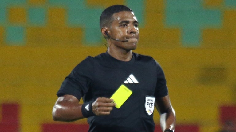 Luis Delgado sancion&oacute; penal de Fortaleza a Junior, sin la necesidad del uso del VAR - VizzorImage