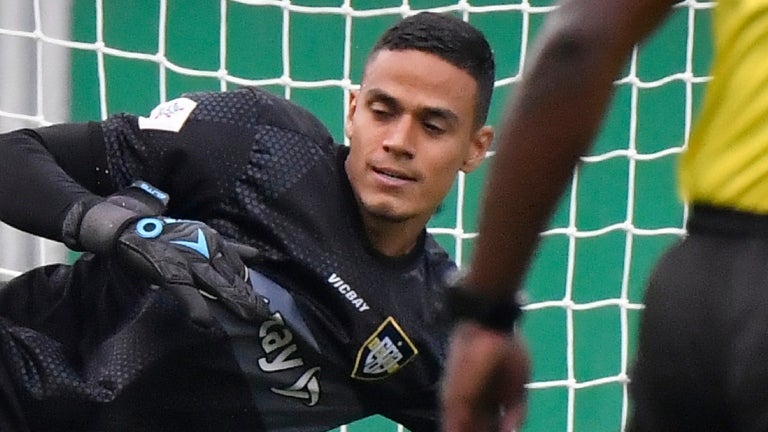 Mauricio Jiménez supo sumar cinco atajadas en el Bogotá vs. Boca Juniors - VizzorImage