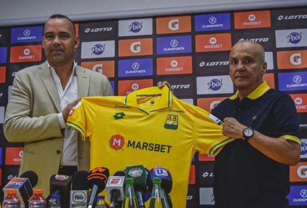 Rafael Dudamel y el entonces presidente de Bucaramanga, Jaime Elías Quintero - @bucaramangaoficial