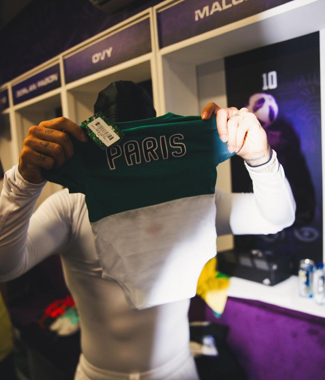 Maluma ense&ntilde;&oacute; el regalo que tuvo Atl&eacute;tico Nacional con su hijo Par&iacute;s - Instagram: @maluma