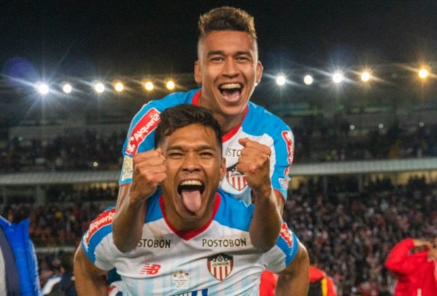 Víctor Cantillo y Teófilo Gutiérrez celebran título en Junior - AFP