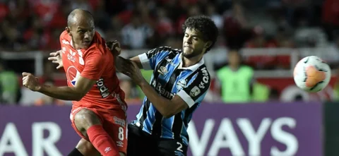 América y Medellín tendrán acción en la Libertadores este jueves. / Foto: VizzorImage - Gabriel Aponte