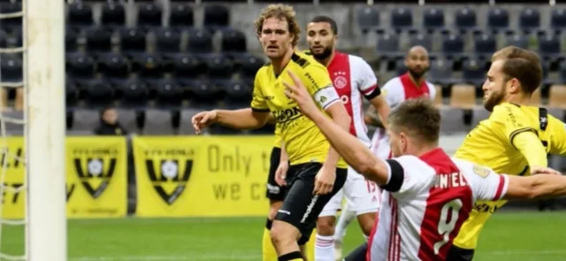 Lassina Traore marcó 5 de los 13 goles de Ajax/ AFP