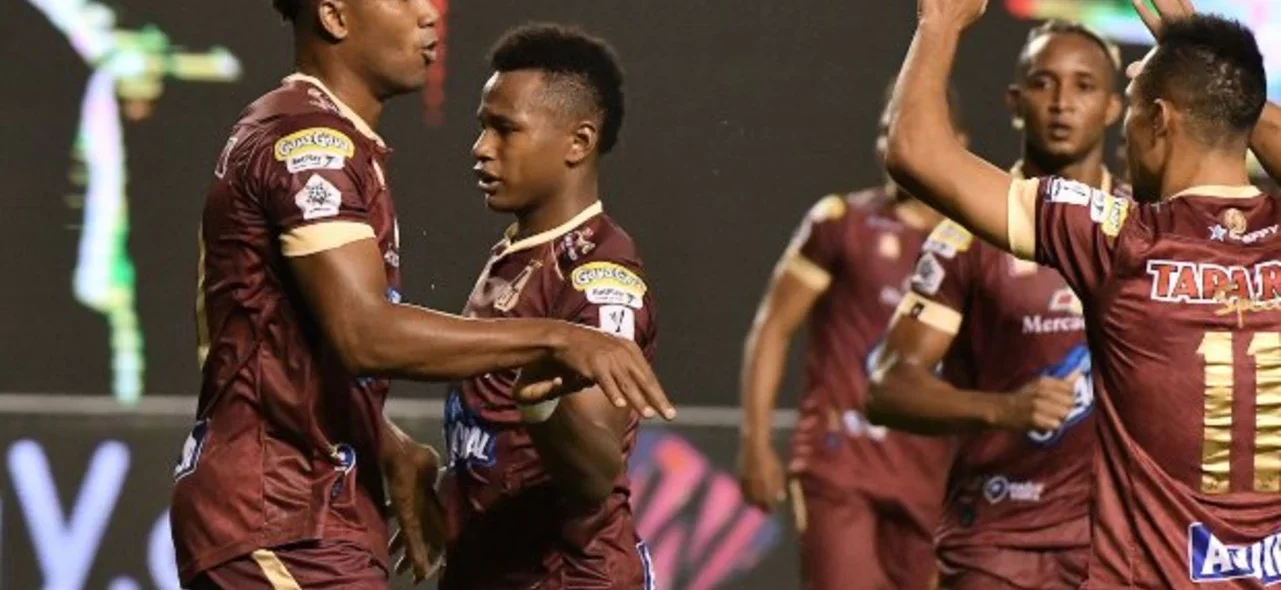 Tolima se impuso 1-2 frente a Deportivo Cali. / Foto: VizzorImage - Gabriel Aponte